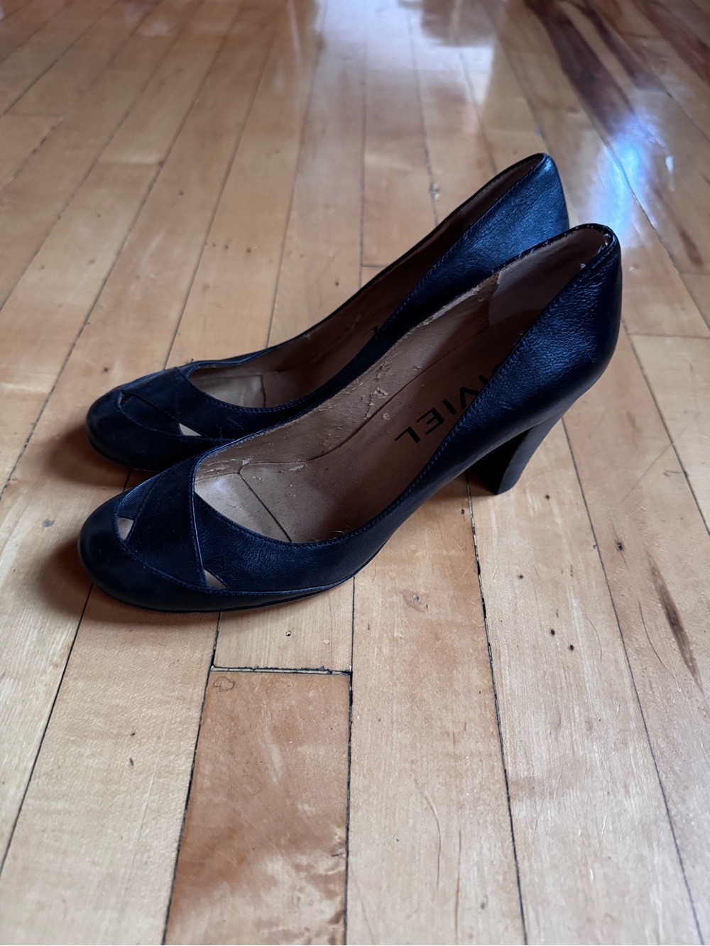 Black Women's Peep-Toe Leather Pumps